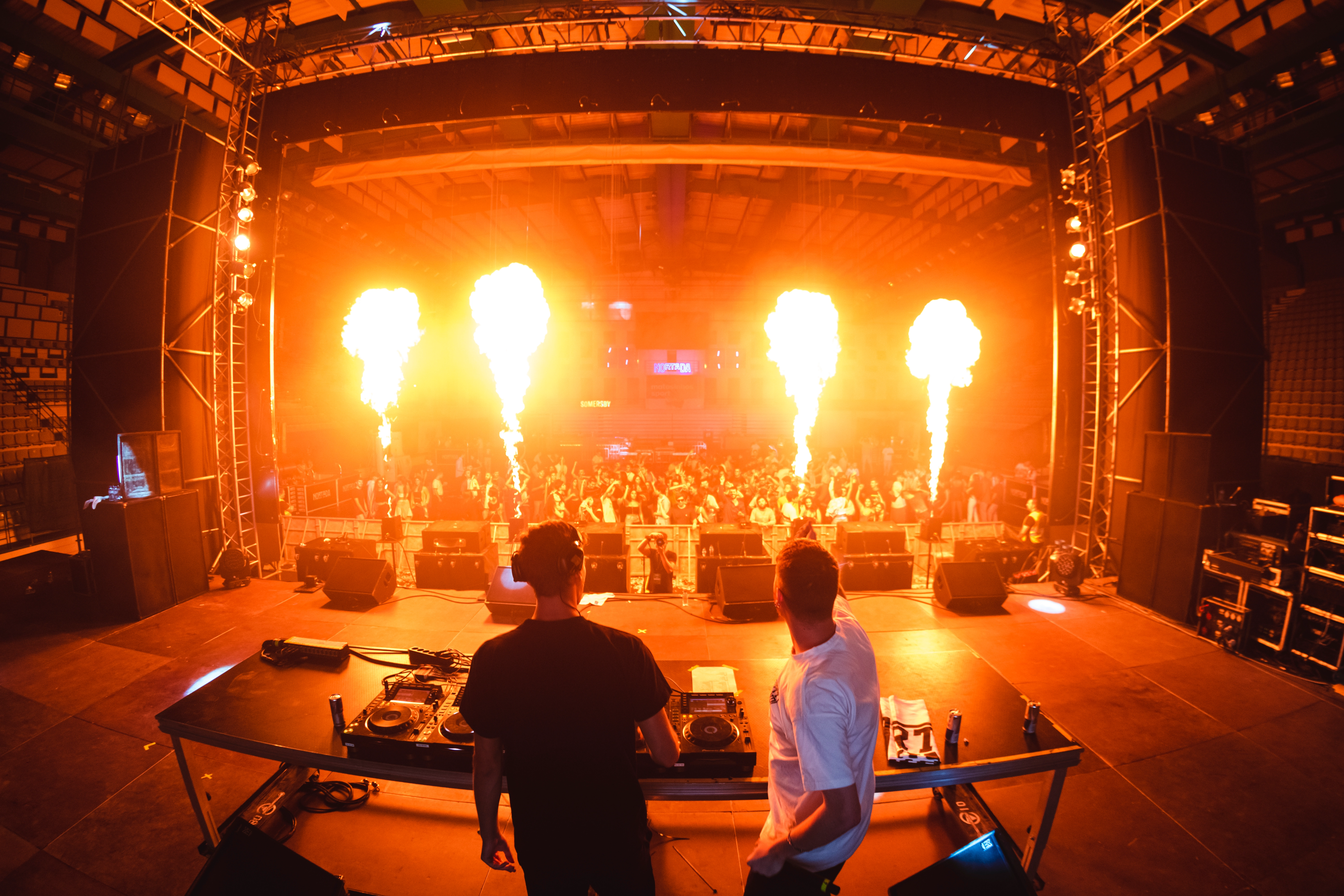 Dirty Sound Boys a atuar ao vivo